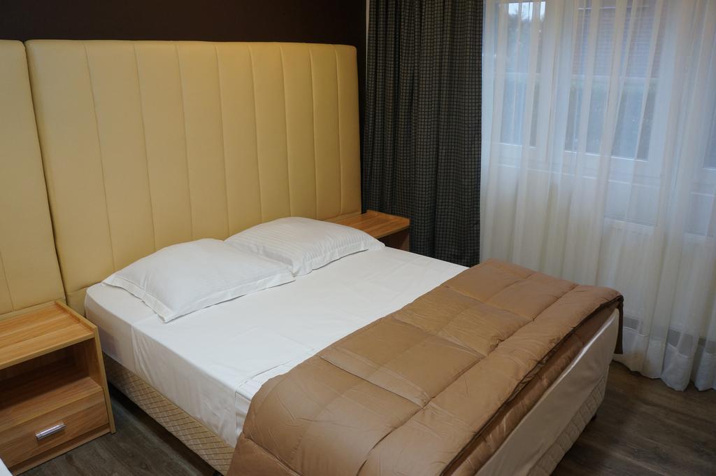 Woluwe-Saint-Lambert Hotel Evergreen מראה חיצוני תמונה
